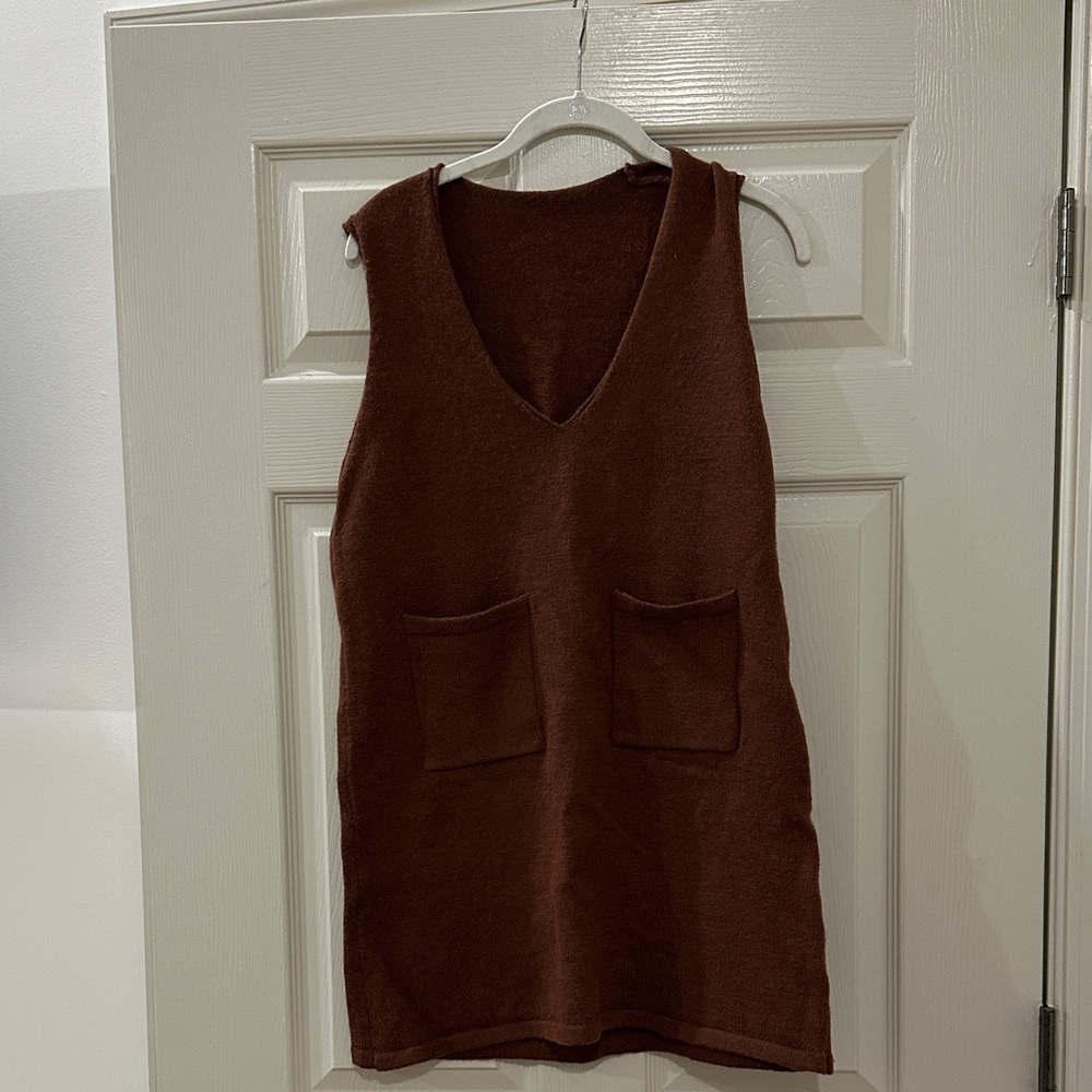 Brown Sleeveless Knit Top with Pockets